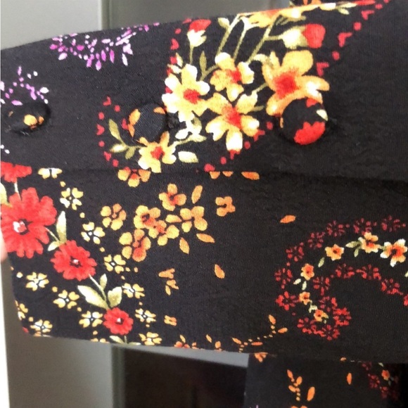 Forever 21 Floral Square-neck Dress. Like new.  Was only worn once.  Siz… - Picture 3 of 7